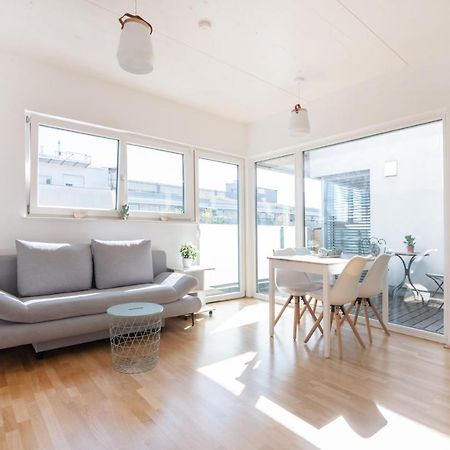 Helles, Neues Dg Apartment Mit Blick Zum Donauturm Vídeň Exteriér fotografie