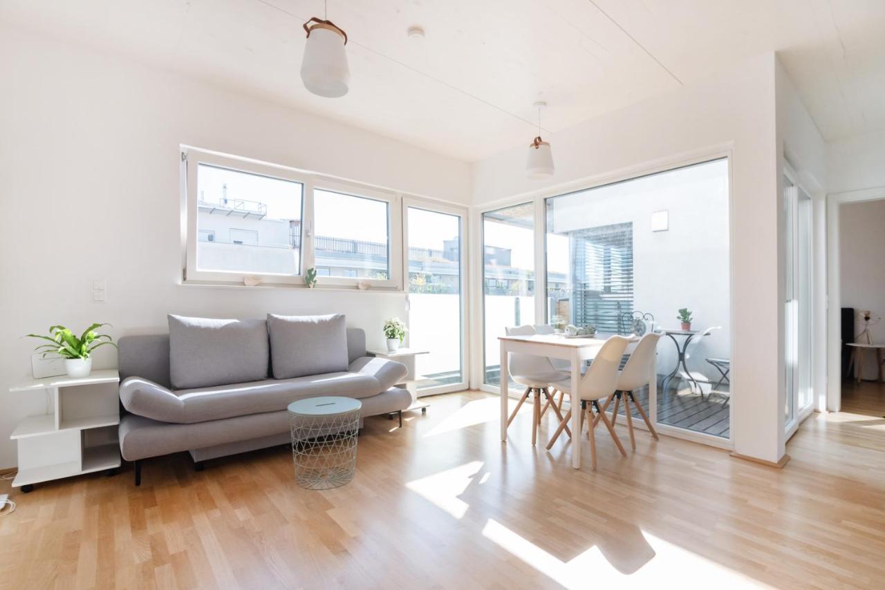 Helles, Neues Dg Apartment Mit Blick Zum Donauturm Vídeň Exteriér fotografie