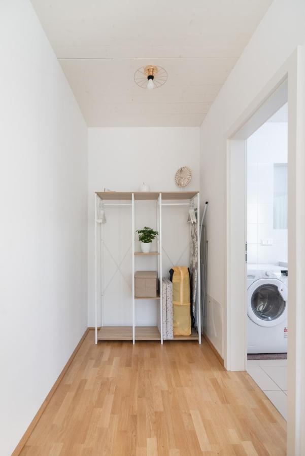 Helles, Neues Dg Apartment Mit Blick Zum Donauturm Vídeň Exteriér fotografie