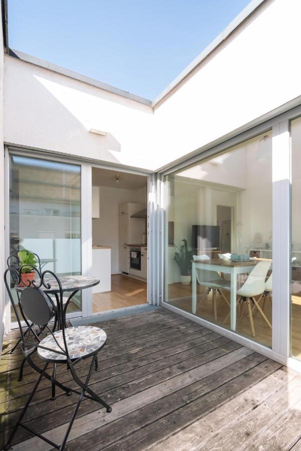 Helles, Neues Dg Apartment Mit Blick Zum Donauturm Vídeň Exteriér fotografie