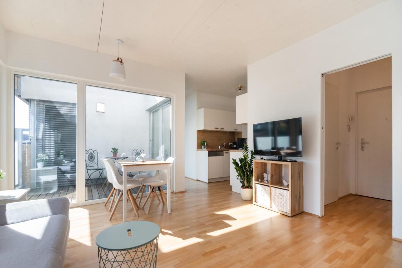 Helles, Neues Dg Apartment Mit Blick Zum Donauturm Vídeň Exteriér fotografie