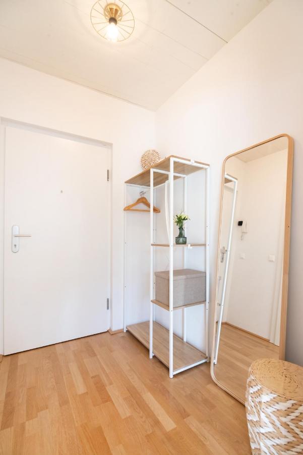 Helles, Neues Dg Apartment Mit Blick Zum Donauturm Vídeň Exteriér fotografie