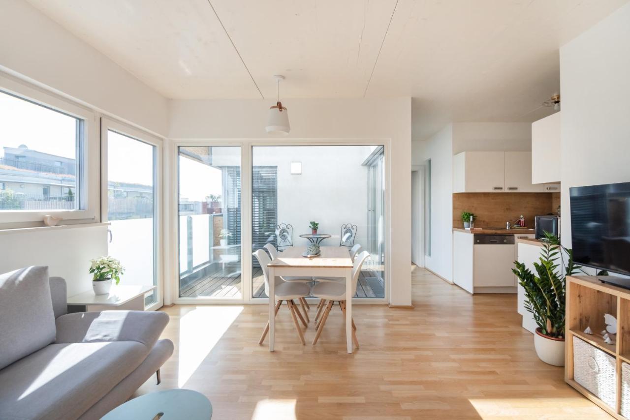 Helles, Neues Dg Apartment Mit Blick Zum Donauturm Vídeň Exteriér fotografie