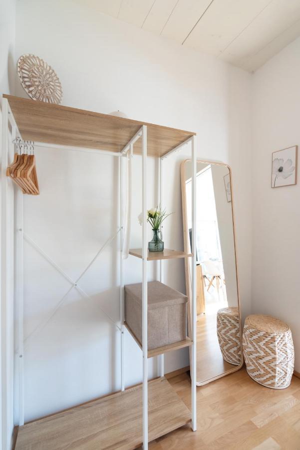 Helles, Neues Dg Apartment Mit Blick Zum Donauturm Vídeň Exteriér fotografie