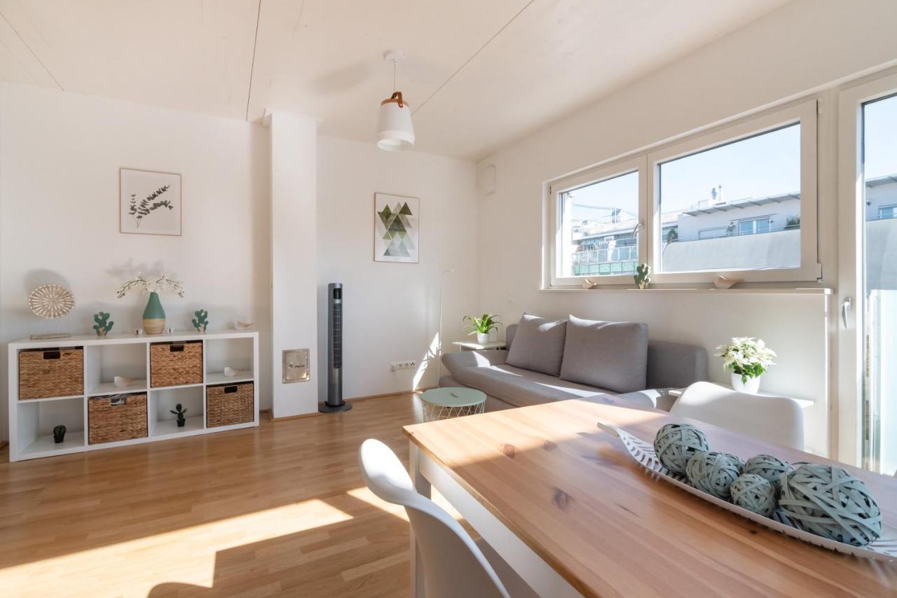 Helles, Neues Dg Apartment Mit Blick Zum Donauturm Vídeň Exteriér fotografie