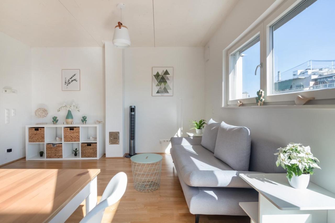 Helles, Neues Dg Apartment Mit Blick Zum Donauturm Vídeň Exteriér fotografie