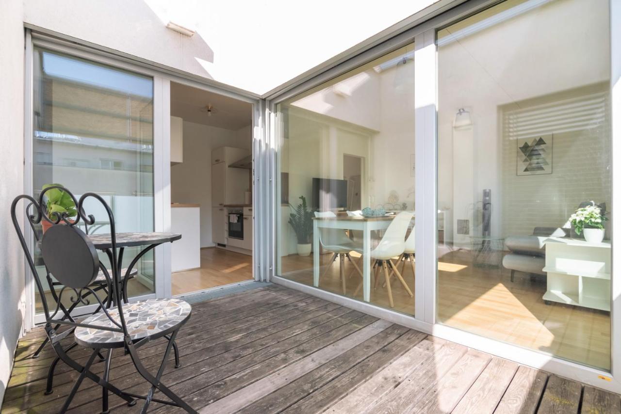 Helles, Neues Dg Apartment Mit Blick Zum Donauturm Vídeň Exteriér fotografie